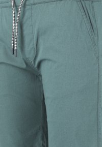 Cruz GILCHREST - Shorts - cameo blue