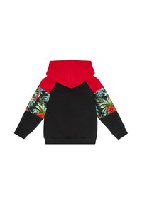 Bluza z kapturem o czerwonym kapturze i panelach na ramionach, czarnym korpusie oraz długich rękawach z tropikalnym, kwiatowym wzorem w zieleni i czerwieni.