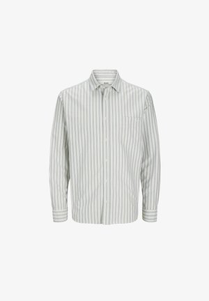 Camisa de manga larga con botones en rayas verticales en gris claro y blanco. Presenta un cuello, un bolsillo en la parte frontal y una tela suave y texturizada.