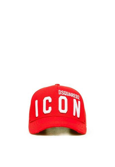 Rote Stoffmütze mit gebogenem Schirm. Präsentiert erhabenen weißen Text "ICON" auf der Vorderseite und "DSQUARED2" darüber. Glatte Textur.