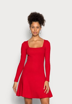 ECKIGER AUSSCHNITT MINI STRICKKLEID - Jumper dress - red