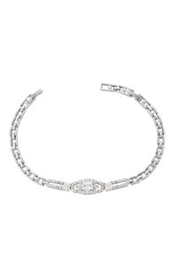 Strieborný náramok s dvojitým článkovým reťazcom s centrálnym obdĺžnikovým priehľadným drahokamom obklopeným menšími žiarivými kameňmi.