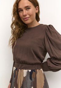 Culture CUCARLY - Dienas kleita - brown art