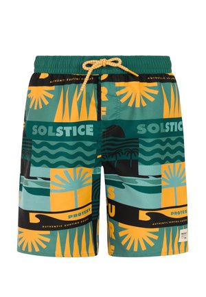 Groen, geel en zwart patroon zwemshorts met zon, golven, palmbomen en tekst "SOLSTICE" en "AUTHENTIC SURFING GOODS."