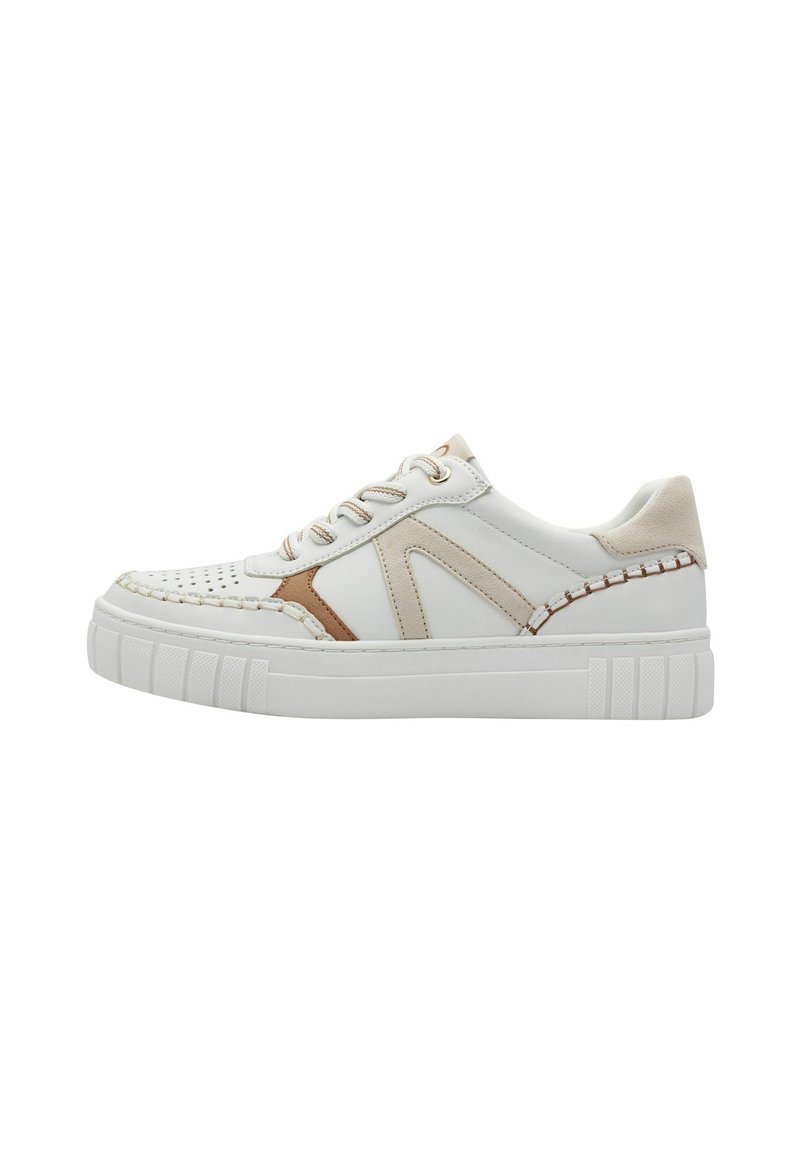 Sneakers bianchi con dettagli perforati, accenti crema e tan, lacci tondi e una suola in gomma testurizzata con un design scanalato.