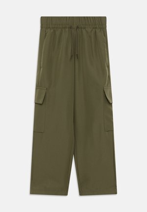 Olijfgroene cargo pants met een elastische tailleband, trekkoord en twee zijzakken. Zachte stof met een losse pasvorm en cropped lengte.