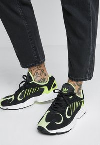 adidas Originals YUNG-1 czarny
