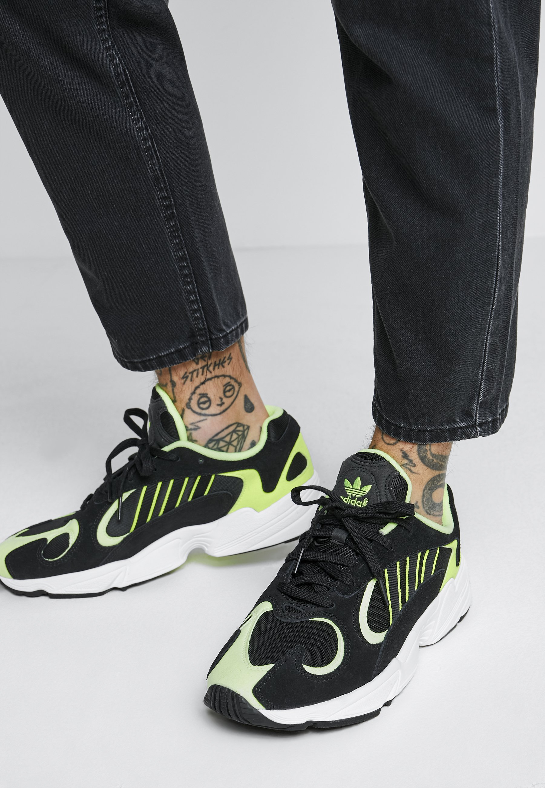 adidas Originals YUNG-1 Zapatillas - yellow/negro -