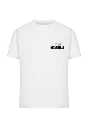 Valge lühikeste varrukatega T-särk musta tekstiga rinnal, millel on kirjas "good energy ESSENTIALS" rasvas ja kursiivis kirjas.