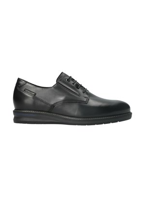 Chaussure habillée pour homme en cuir noir à lacets, semelle rembourrée et étiquette de la marque Mephisto sur le talon, vue de profil droit.