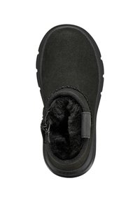 Bota de ante negra con punta redondeada, forro de piel sintética y suela de goma plana. Cuenta con una cremallera lateral para un acceso fácil.