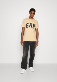 GAP EVERYDAY SOFT BASIC LOGO  - Print T-shirt - new chamois