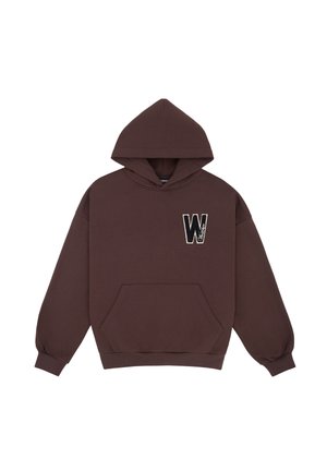 Mørkebrun hættetrøje med frontlommer og en stor sort-hvid "W" logo på venstre bryst.