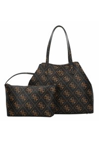 Borsa tote nera e borsa cosmetica coordinata, entrambe realizzate in materiale sintetico testurizzato, con un motivo a logo marrone e dettagli in hardware dorato.