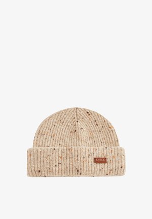Gebreide beanie in beige met multicolore stippen. Heeft een omgeslagen rand en een klein bruin label met daarop "FABLE" gestikt.