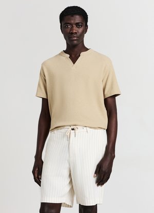 BERMUDA LINO RIGATO - Shorts - var sabbia