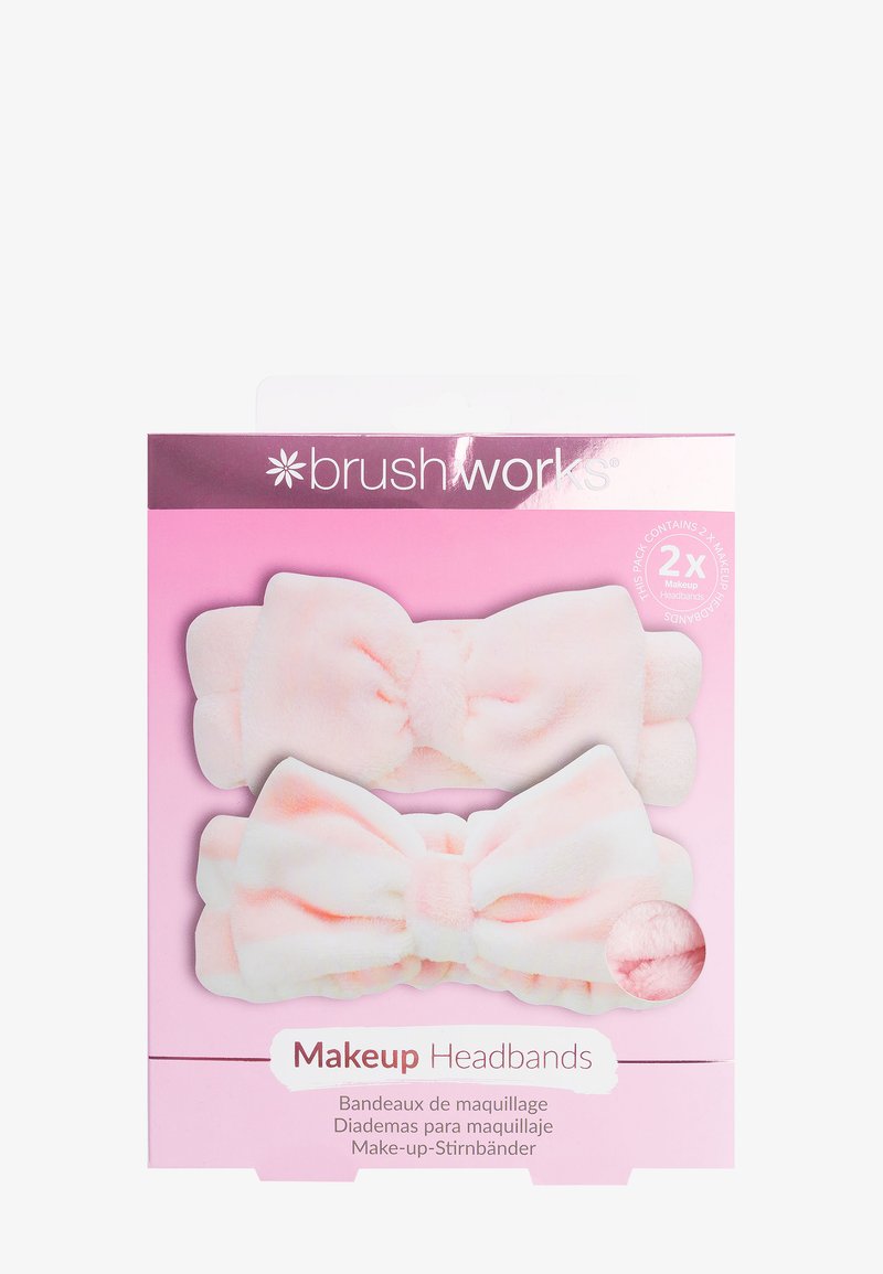 Twee zachte, pluche make-up haarbanden in pastelroze, met grote strikken, verpakt in een roze doos met het label "Makeup Headbands."