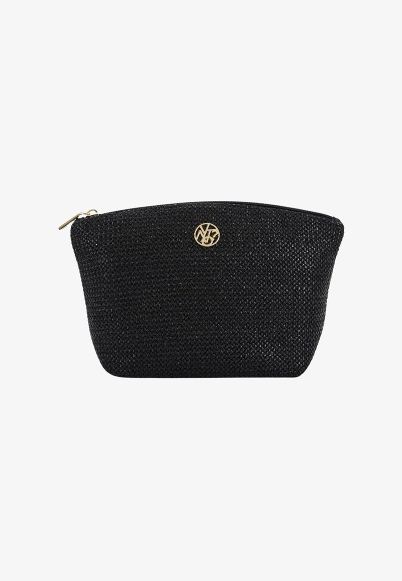 Pochette cosmetica nera in tessuto texturizzato, con logo dorato sulla parte anteriore, parte superiore arrotondata con chiusura a zip e una leggera lucentezza.