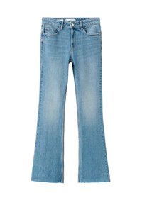 Hellblaue, ausgestellte Jeans aus Denim mit klassischem Fünf-Taschen-Design, Knopfverschluss und leicht ausgefranstem Look.