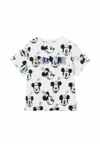 Camiseta blanca con un estampado repetido de Mickey Mouse en blanco y negro y con el texto colorido "MINNIE" en el centro. Mangas cortas, cuello redondo.