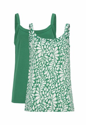 To ærmeløse toppe: en ensfarvet grøn og en grøn med et hvidt abstrakt bladmønster, begge med brede skulderstropper.