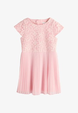 Ružové krátke šaty s kvetinovým čipkovaným živôtikom a plisovanou šifónovou sukňou, navrhnuté pre dievčatá, s okrúhlym výstrihom a zapínaním na zips na chrbte.