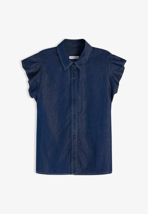 Blouse en denim bleu foncé à manches courtes, avec fermeture boutonnée devant, col pointu et léger détail de volants aux bords des manches.