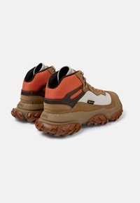Camper KARST TREK - Tenisky - braun grau