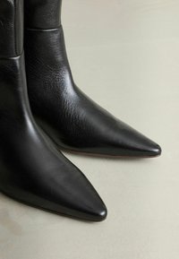 Boots - chocolate brown leather