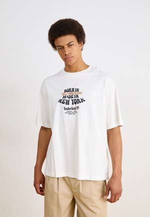 BORN IN GRAPHIC TEE - Print T-shirt - white