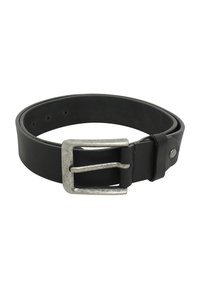 Ceinture en cuir noir avec une boucle en métal argenté, présentant une surface lisse, cinq trous d'ajustement et un bord en couture.