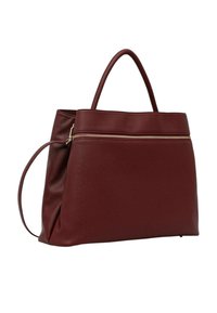 Borsa tote in pelle testurizzata color bordeaux con tasca frontale con cerniera, due manici e tracolla removibile. Forma rettangolare strutturata.