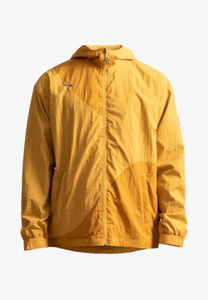 Geel jasje van lichtgewicht, gestructureerde stof. Heeft een capuchon, een ritssluiting aan de voorkant en twee zijzakken met diagonale ontwerpelementen.