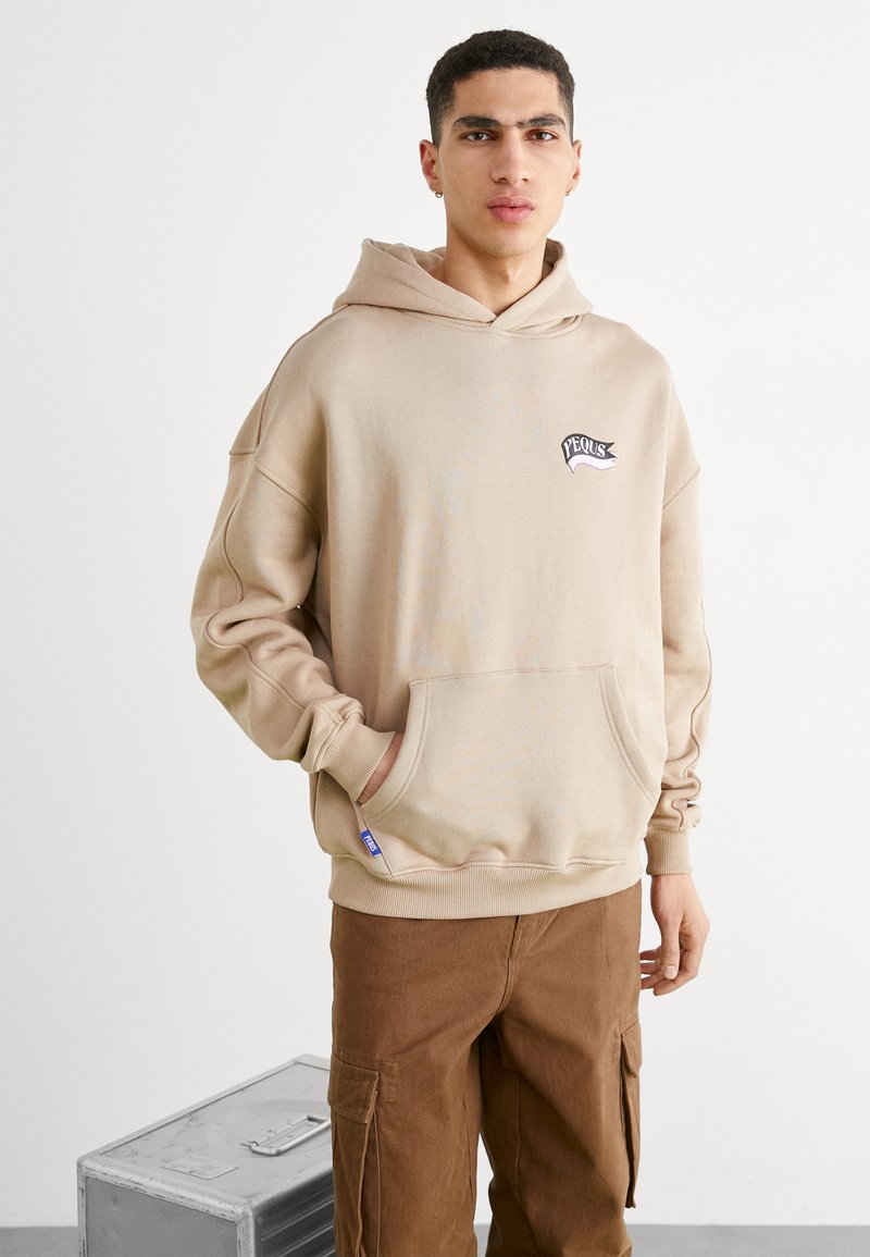PEQUS FLAG LOGO HOODIE UNISEX - Felpa - mocha