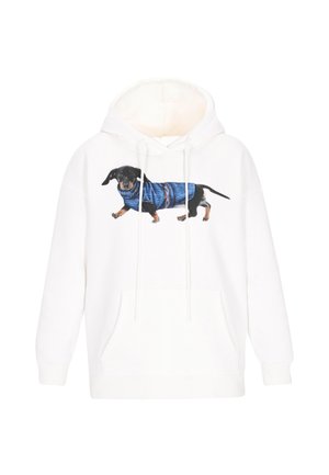 Sudadera blanca con capucha y bolsillo frontal, con una ilustración de un dachshund con un suéter azul estampado. Tela texturizada y cordones ajustables.