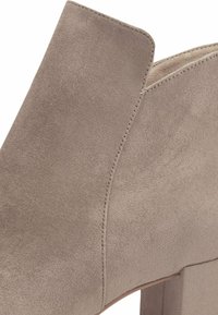 Tamaris Tronchetti - grey