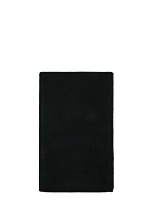 Tapis de yoga rectangulaire noir sur fond blanc, plié en deux verticalement.