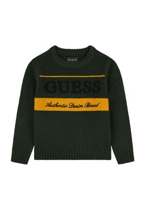 Maglione verde lavorato a maglia con colletto e polsini a coste. Strisce orizzontali gialle e blu navy con il testo "GUESS" e "Authentic Denim Brand".