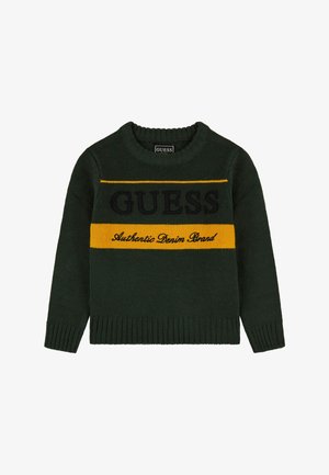 Groene gebreide trui met een geribde halslijn en manchetten. Horizontale gele en marineblauwe strepen met de tekst "GUESS" en "Authentic Denim Brand".