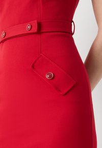 MARCIANO BY GUESS GWEN SLEEVELESS SHORT DRESS - Jerseykleid - samba red vibes