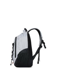 Sac à dos avec un motif gris et noir, fabriqué en tissu durable, avec des bretelles réglables, une poche en maille et des fermetures éclair.