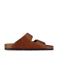 Braune Leder-Slide-Sandale mit Kork-Zwischensohle, offener Zehenpartie und zwei breiten Riemen, die sich oben kreuzen. Texturierte Oberfläche, strapazierfähige Sohle.