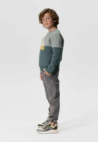 Sissy-Boy JOGGER MIT KORDELZUG - Jeans fuselé - grau