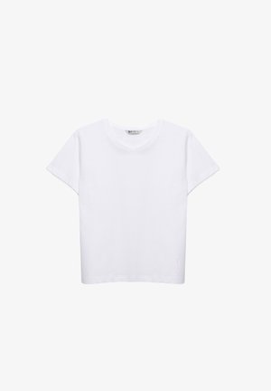 Bílý bavlněný tričko s krátkým rukávem, kulatým výstřihem a mírně zkráceným střihem. Obsahuje jemný růžový vyšitý text na lemu.