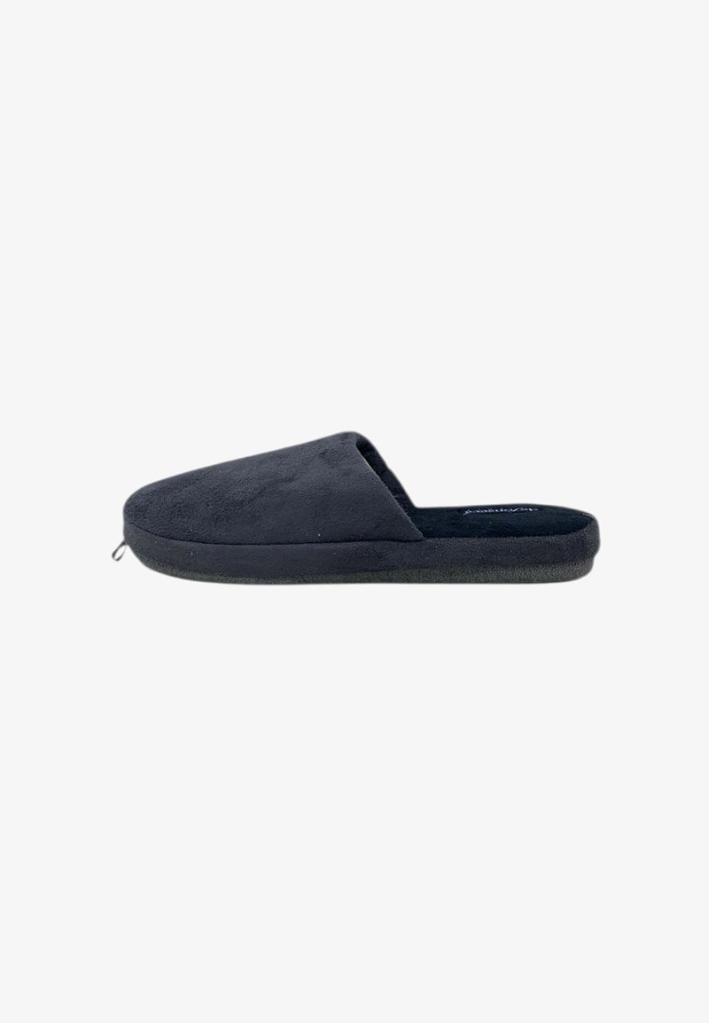 Pantofole slip-on in suede nero con punta arrotondata, profilo basso e suola testurizzata per presa e comfort. Design minimalista.