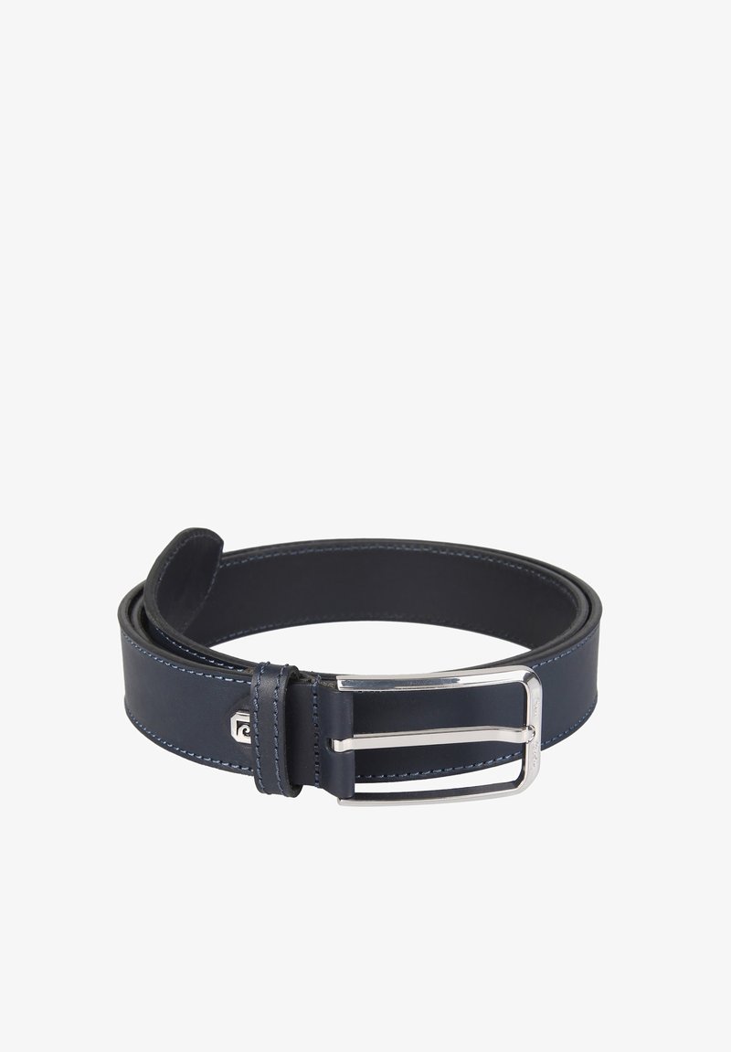 Cintura in cuoio blu navy con fibbia argentata, caratterizzata da cuciture a contrasto e una finitura liscia. Lunghezza regolabile con design della fibbia rettangolare.