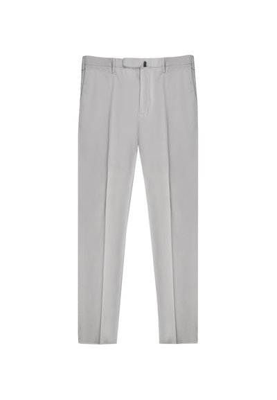 Jasnoszare dopasowane spodnie z pętelkami na pasek, z zamkiem błyskawicznym z przodu oraz dwiema kieszeniami po bokach, prezentowane na białym tle.