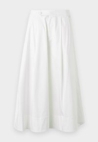 Pantalon blanc taille haute à jambes larges avec plis devant et fermeture à bouton à la taille sur un fond uni.