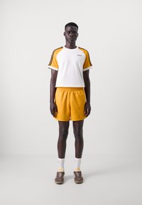 adidas Originals 80S SPRINT - Treniņtērpa apakšdaļas - orange
