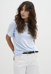 My Essential Wardrobe - LISA STRIPED - T-Shirt print - cashmere blue striped Thumbnail-Bild 1